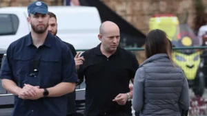 تسريب ضخم.. قراصنة إيرانيون يخترقون هاتف بينيت ويكشفون آلاف الأسماء الحساسة